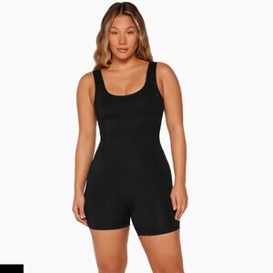 Set Active Sportbody Shortysuit in Onyx Size Small